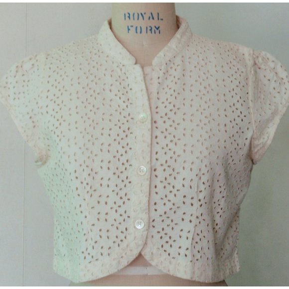 GAP Tops - GAP CREAM EYELET CAP SLEEVE CROPPED SHRUG L